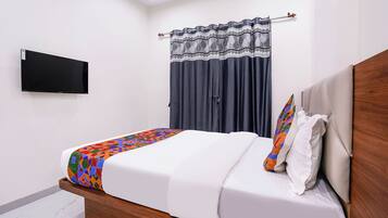 Egyptian cotton sheets, premium bedding, in-room safe, free WiFi