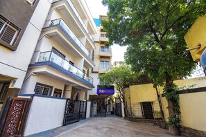 Front of property - Fabhotel Rova Stays (Pune)
