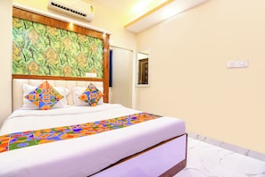 Egyptian cotton sheets, premium bedding, in-room safe, free WiFi