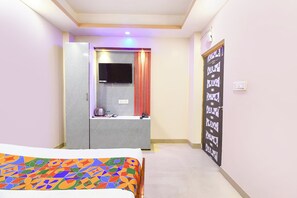 Egyptian cotton sheets, premium bedding, in-room safe, free WiFi - Fabhotel Diamond Regency (Kolkata)