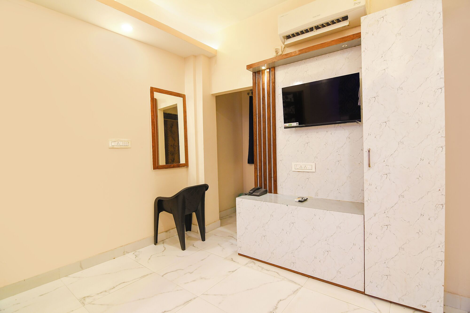 Egyptian cotton sheets, premium bedding, in-room safe, free WiFi