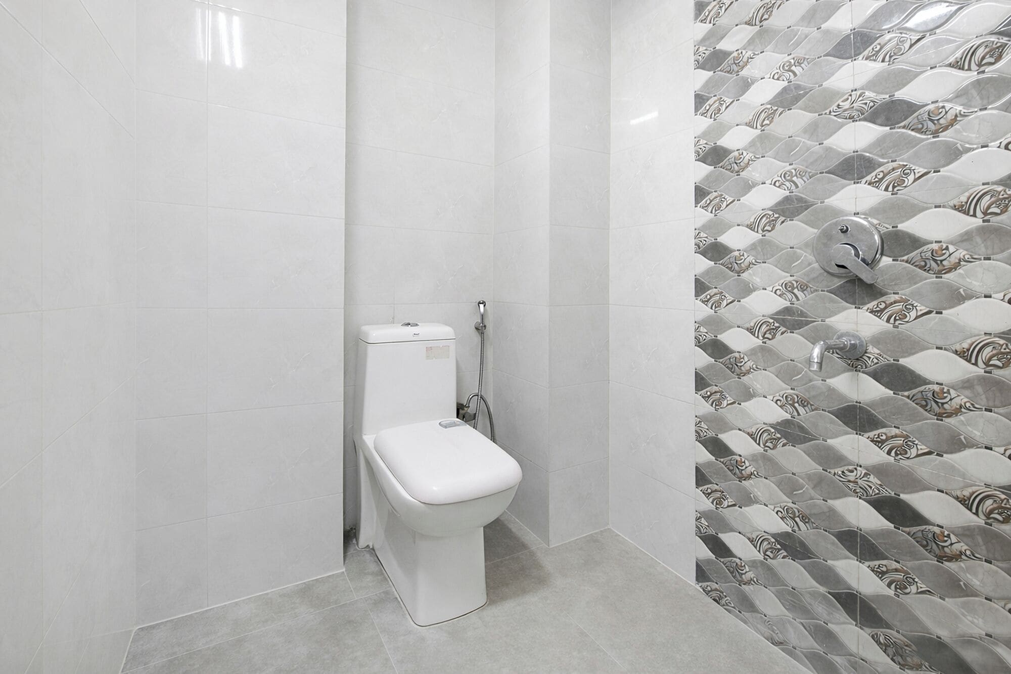Shower, towels, soap, toilet paper