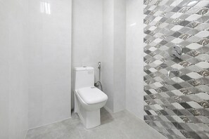 Dusche, Handtücher, Seife, Toilettenpapier