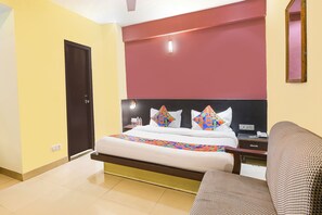 Premium bedding, in-room safe, free WiFi, bed sheets