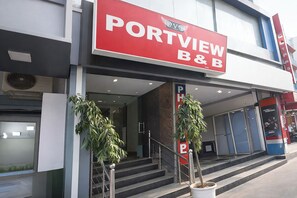 Property entrance - Fabhotel Grand Port View (New Delhi)