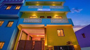 A multi-story building with a sign reading 'fabHOTELS' on the second floor. - Fabhotel Jay Jaga Residency (Chennai)