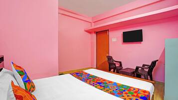 Egyptian cotton sheets, premium bedding, in-room safe, free WiFi