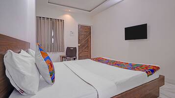 Egyptian cotton sheets, premium bedding, in-room safe, free WiFi