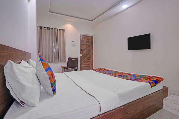 Egyptian cotton sheets, premium bedding, in-room safe, free WiFi