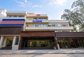 Front of property - Fabhotel Park View (New Delhi)