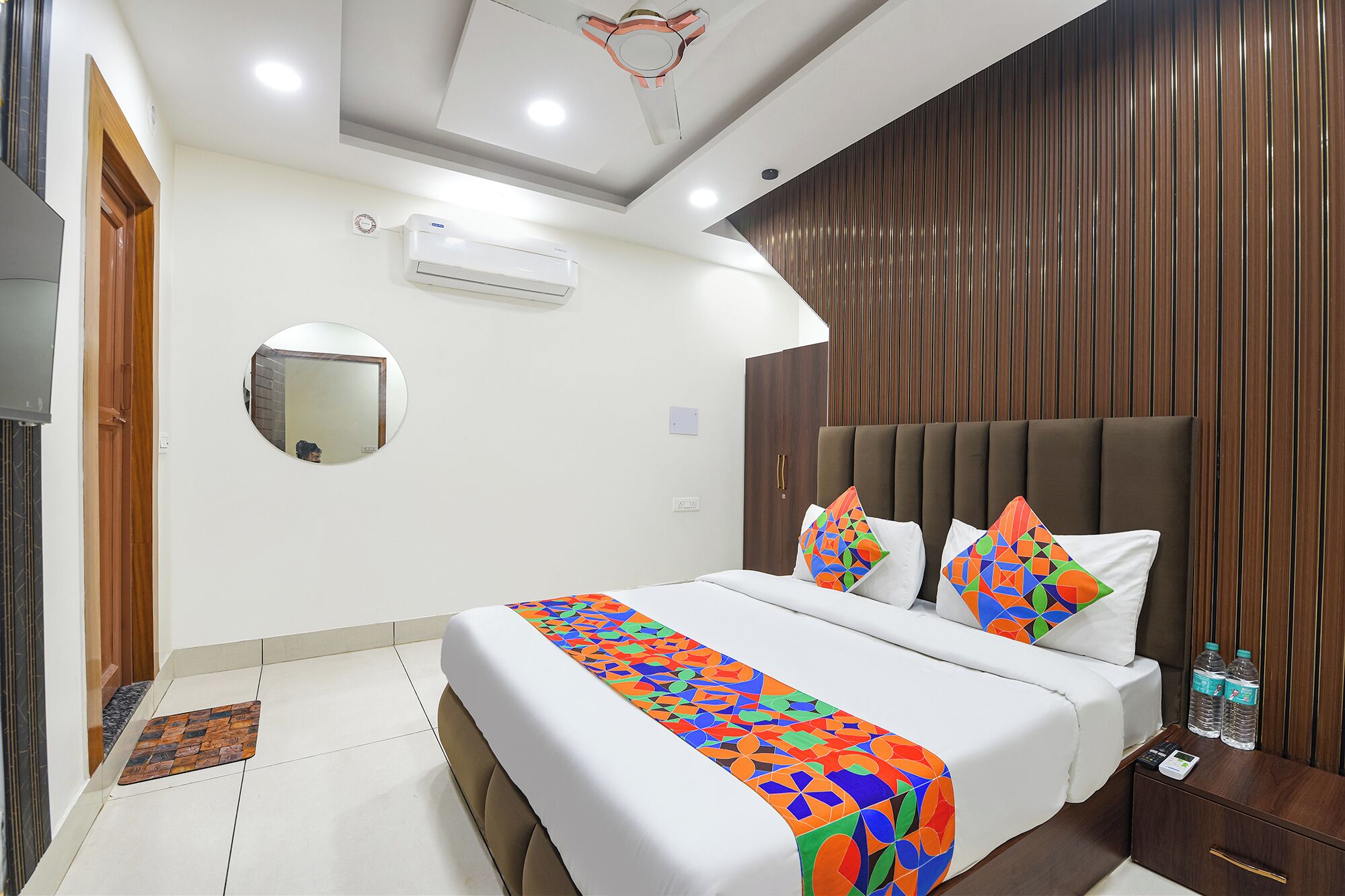 Egyptian cotton sheets, premium bedding, in-room safe, free WiFi
