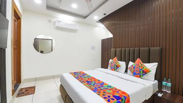 Egyptian cotton sheets, premium bedding, in-room safe, free WiFi