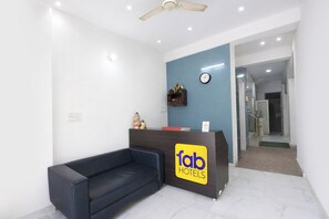 Reception - Fabhotel Samarth Residency By The Arrow (New Delhi)