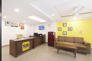 Reception - Fabhotel Downtown Travelodge (New Delhi)