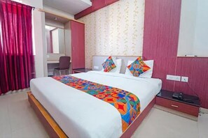 Deluxe Room | Egyptian cotton sheets, premium bedding, in-room safe, free WiFi