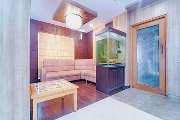 Lobby sitting area - Fabhotel Grand Gunas (Coimbatore)