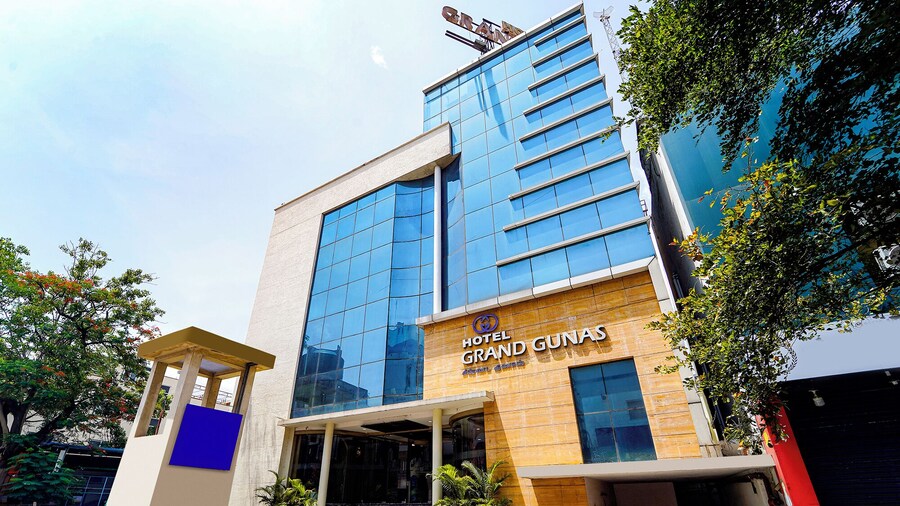 Fabhotel Grand Gunas