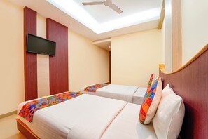 Egyptian cotton sheets, premium bedding, in-room safe, free WiFi - Fabhotel Grand Gunas (Coimbatore)