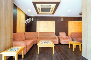 Lobby - Fabhotel Grand Gunas (Coimbatore)