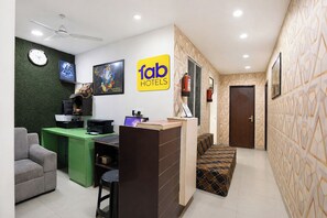 Reception - Fabhotel Snow Valley (New Delhi)