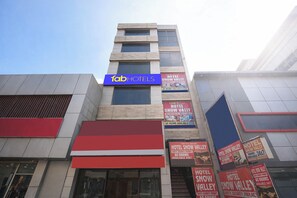 Front of property - Fabhotel Snow Valley (New Delhi)