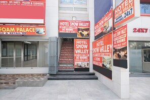 Property entrance - Fabhotel Snow Valley (New Delhi)