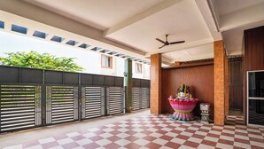A checkered floor, a ceiling fan, and a decorative shrine. - Fabhotel Madras Residency (Chennai)