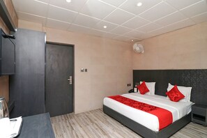 Deluxe Room | Egyptian cotton sheets, premium bedding, in-room safe, free WiFi - Fabhotel Ace Prime (Greater Noida)