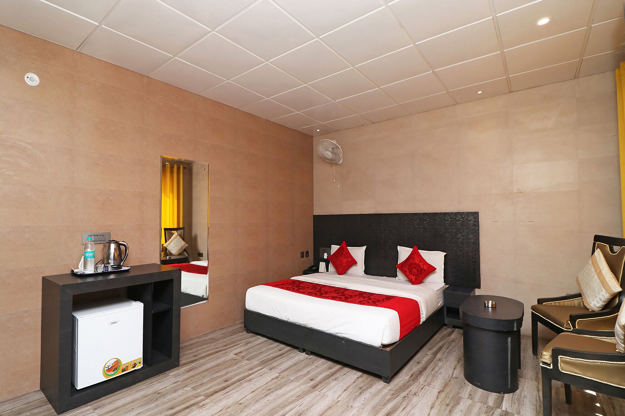 Egyptian cotton sheets, premium bedding, in-room safe, soundproofing