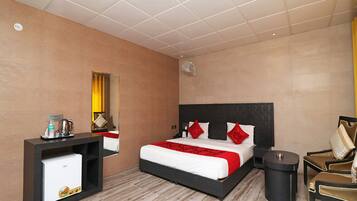 Egyptian cotton sheets, premium bedding, in-room safe, soundproofing