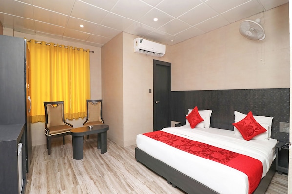 Egyptian cotton sheets, premium bedding, in-room safe, free WiFi - Fabhotel Ace Prime (Greater Noida)
