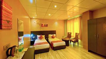 Egyptian cotton sheets, premium bedding, in-room safe, free WiFi