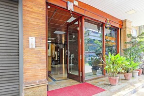 Property entrance - Fabhotel Royal Grand Residency (Bangalore)