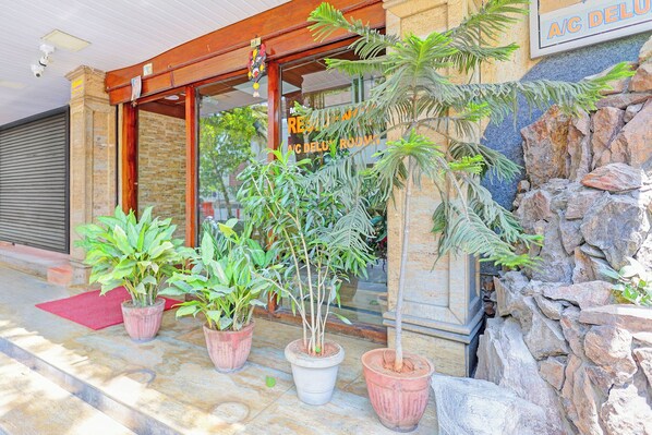 Property entrance - Fabhotel Royal Grand Residency (Bangalore)