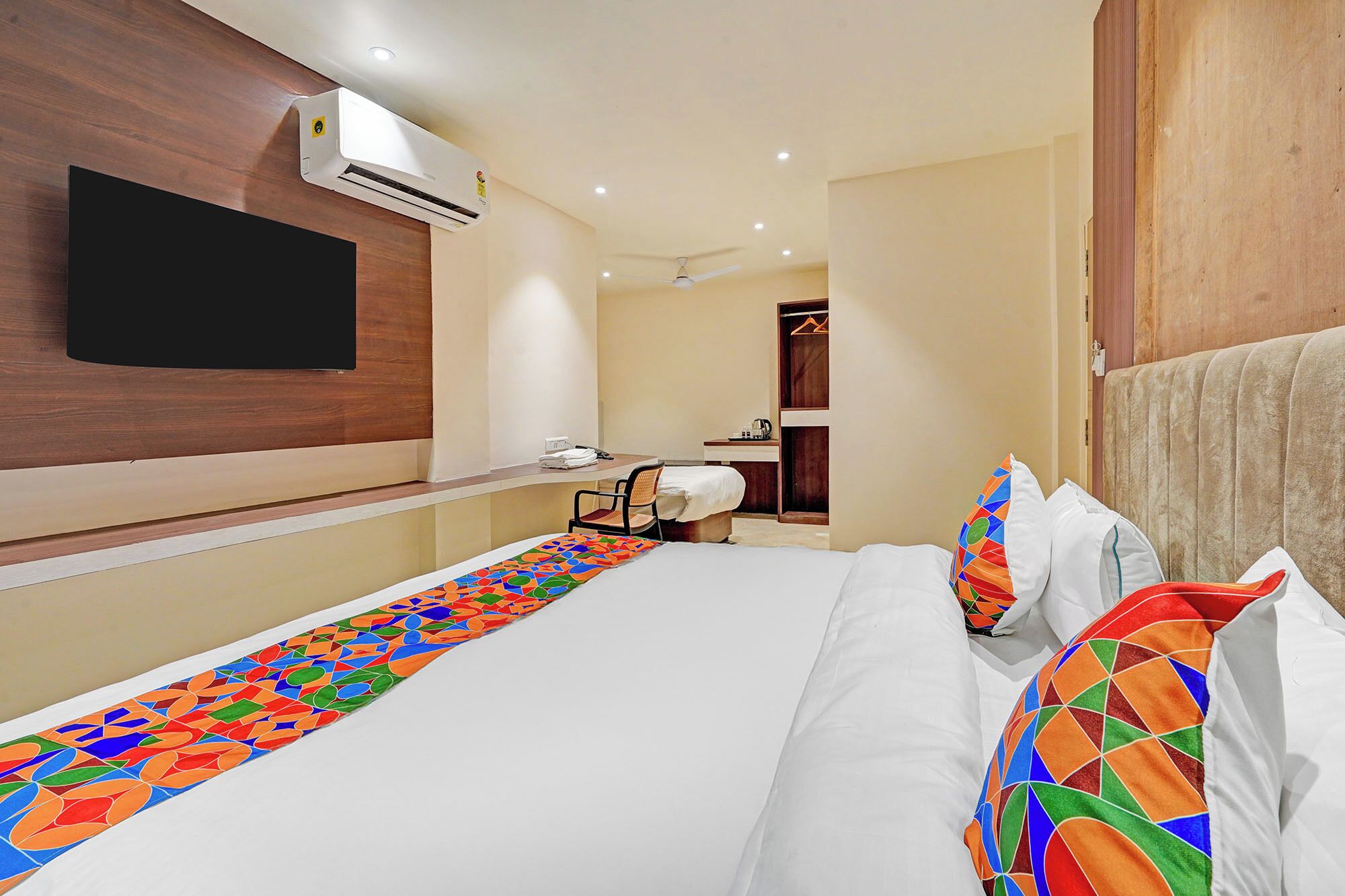 Egyptian cotton sheets, premium bedding, in-room safe, free WiFi