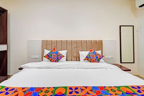 Egyptian cotton sheets, premium bedding, in-room safe, free WiFi - Fabhotel Symphony Regency (Varanasi)
