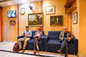 Coin salon dans le hall