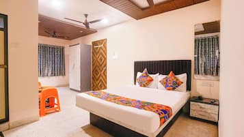 Egyptian cotton sheets, premium bedding, in-room safe, free WiFi