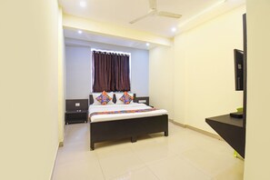Egyptian cotton sheets, premium bedding, in-room safe, free WiFi - Fabhotel Galaxy Koregaon Park (Pune)