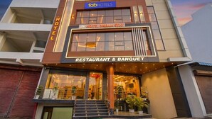 A hotel with a modern facade, a sign for 'fabHOTELS,' and a 'HOTEL DREAM STAY' banner. - Fabhotel Dream Stay (Jaipur)