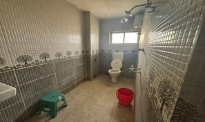Habitación Deluxe | Baño | Ducha y cabezal de ducha tipo lluvia