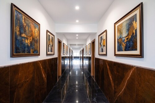 Fabhotel Destiny Living