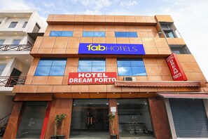 Exterior - Fabhotel Dream Porto (New Delhi)