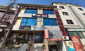 Exterior - Fabhotel The Max (Lucknow)