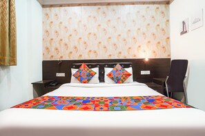 Egyptian cotton sheets, premium bedding, in-room safe, free WiFi - Fabhotel The Max (Lucknow)