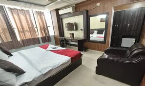 Deluxe Room - Fabhotel The Max (Lucknow)
