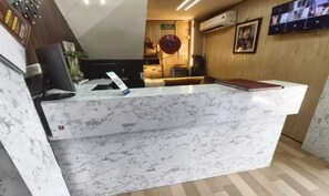 Reception - Fabhotel The Max (Lucknow)