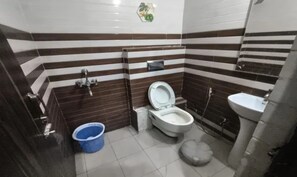 Bathroom - Fabhotel The Max (Lucknow)