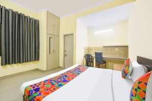 Egyptian cotton sheets, premium bedding, in-room safe, free WiFi - Fabhotel Av Residency (Noida)