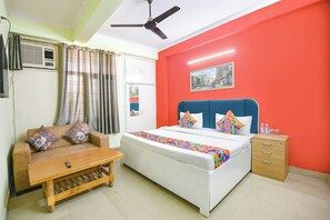 Egyptian cotton sheets, premium bedding, in-room safe, free WiFi - Fabhotel Av Residency (Noida)